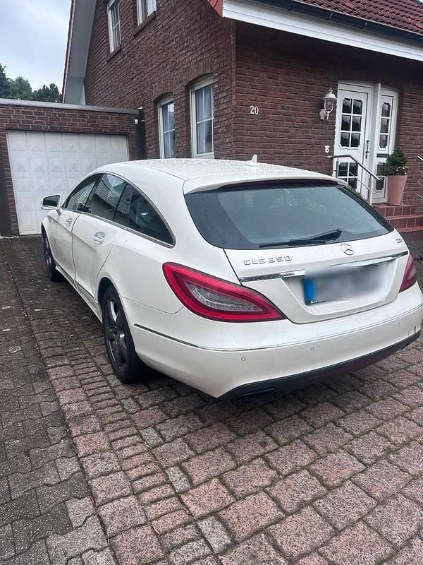 Weiß Gebraucht 2013 Mercedes CLS350 Kombi | 9.700 € (Superpreis) - Bild 1/4