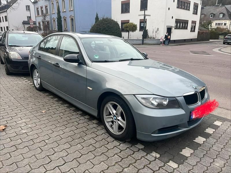 Gebraucht BMW 320 150 PS (110 kW) 2006 Blau Limousine