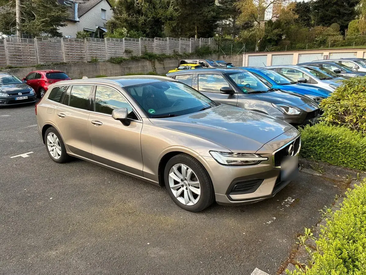 Gebraucht Volvo V60 Momentum 190 PS (139 kW) 2018 Grau Kombi