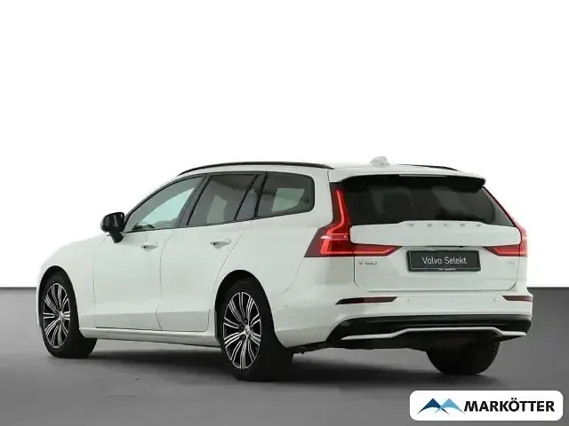 Używany Volvo V60 Plus 197 KM (144 kW) 2025 Biały Kombi