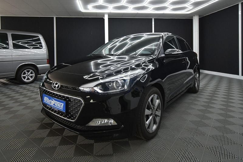 Gebraucht Hyundai i20 Style 101 PS (74 kW) 2015 Schwarz Kleinwagen