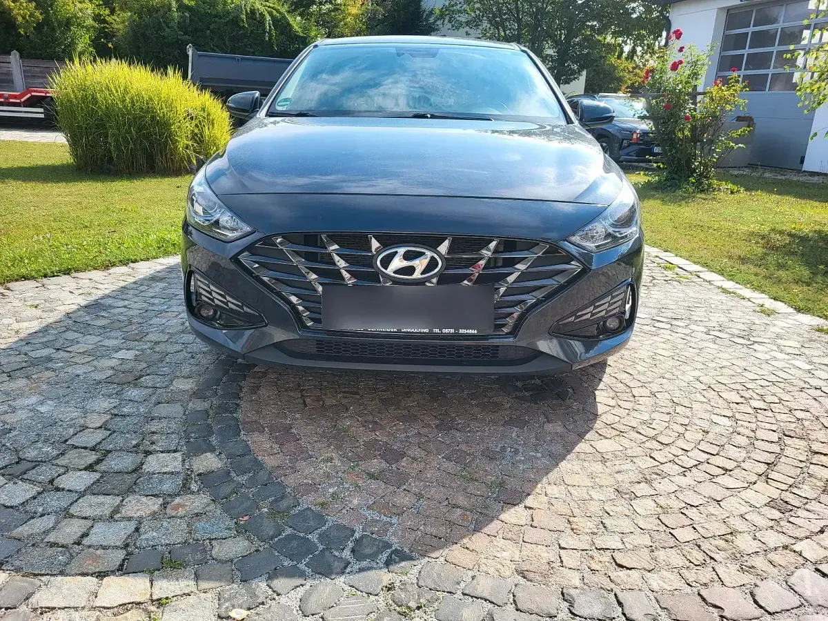 Gebraucht Hyundai i30 160 PS (117 kW) 2022 Grau Kleinwagen