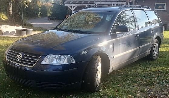 Blau Gebraucht 2001 VW Passat Kombi | 1.400 € (Fairer Preis) - Bild 1/4