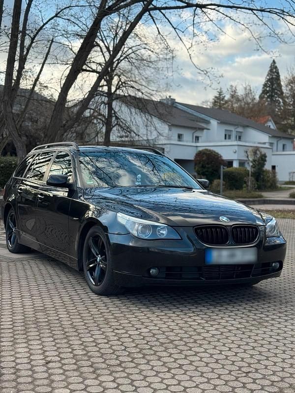 Gebraucht BMW 525 197 PS (144 kW) 2008 Schwarz Kombi