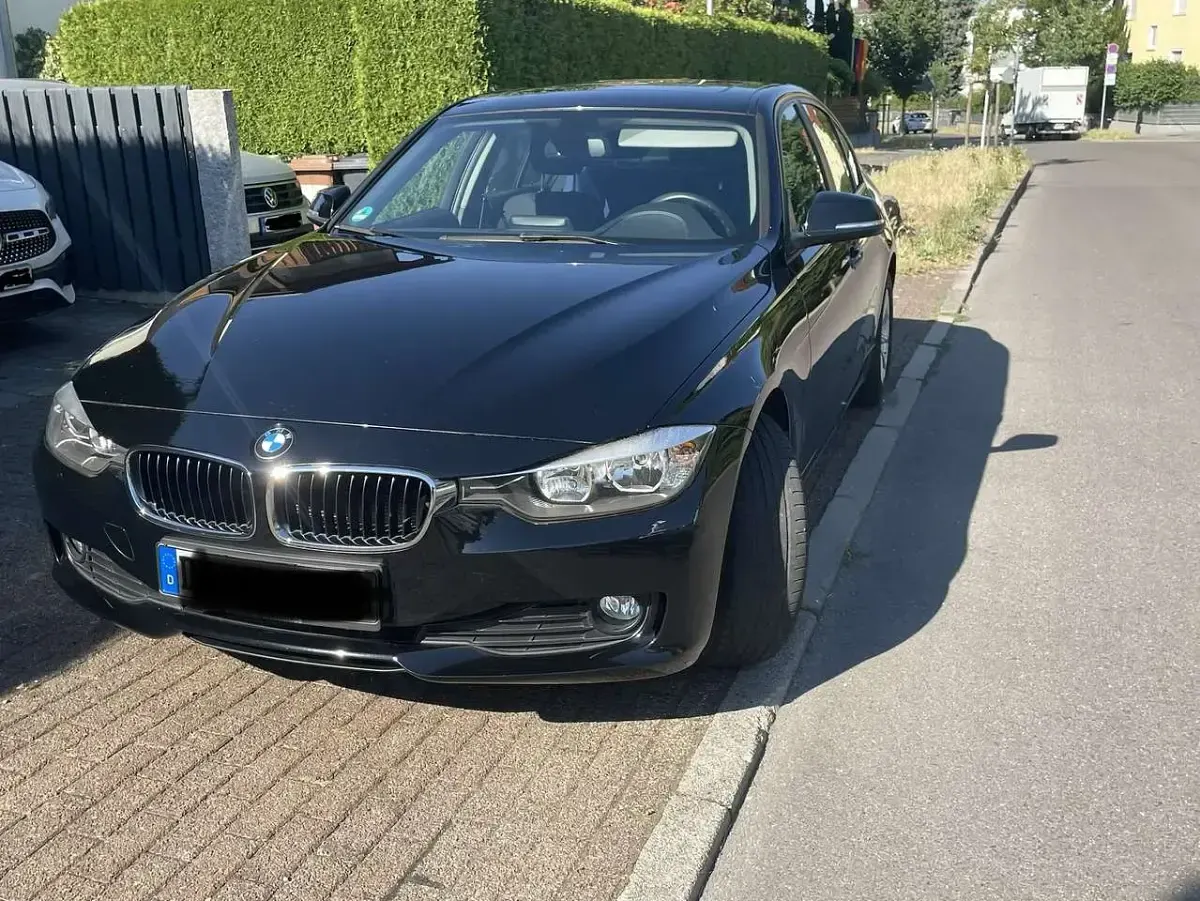 Gebraucht BMW 316 116 PS (85 kW) 2012 Schwarz Limousine