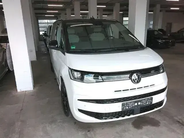 Gebraucht VW Multivan Life 150 PS (110 kW) 2023 Candyweiß Van / Kleinbus