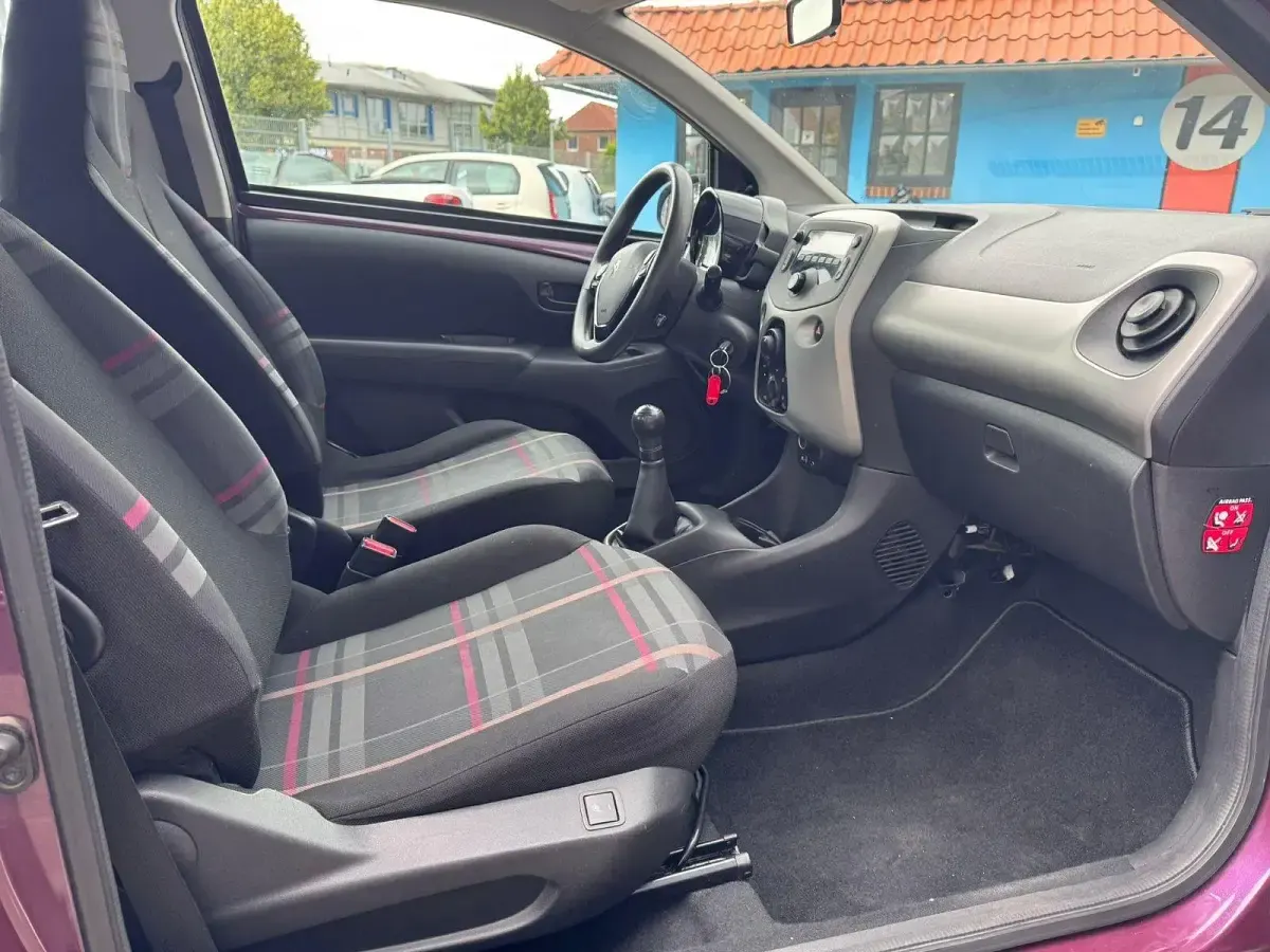 Gebraucht Peugeot 108 82 PS (60 kW) 2015 Violet Kleinwagen