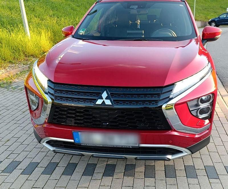 Rot Gebraucht 2022 Mitsubishi Eclipse Cross Top SUV | 23.700 € (Fairer Preis) - Bild 1/4
