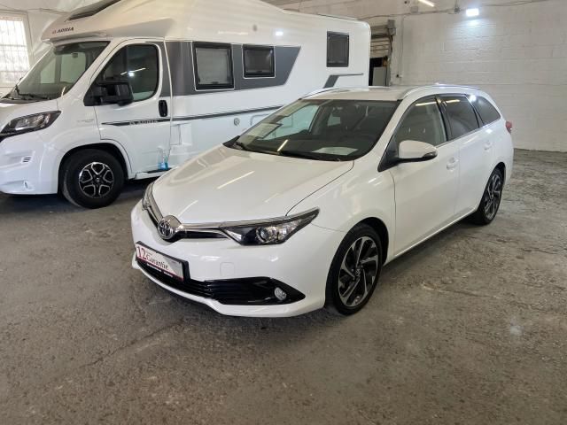 Super white 2 Gebraucht 2015 Toyota Auris Touring Sports Design Kombi | 12.990 € (Teuer) - Bild 1/4
