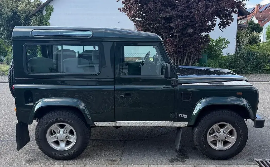 Gebraucht Land Rover Defender 122 PS (89 kW) 2002 Grün Kombi