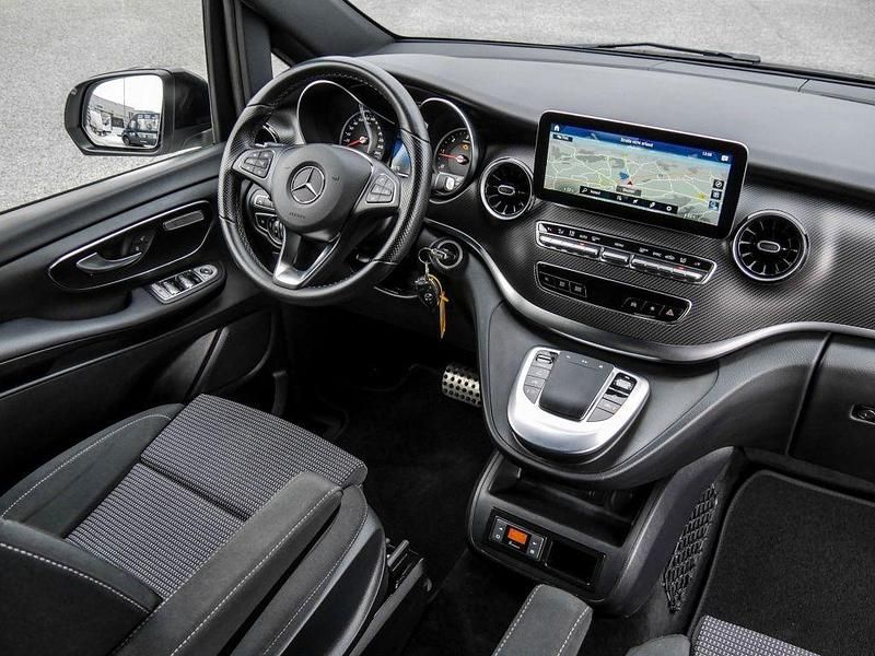 Gebraucht Mercedes V300 AMG 237 PS (174 kW) 2022 Weiß Van / Kleinbus