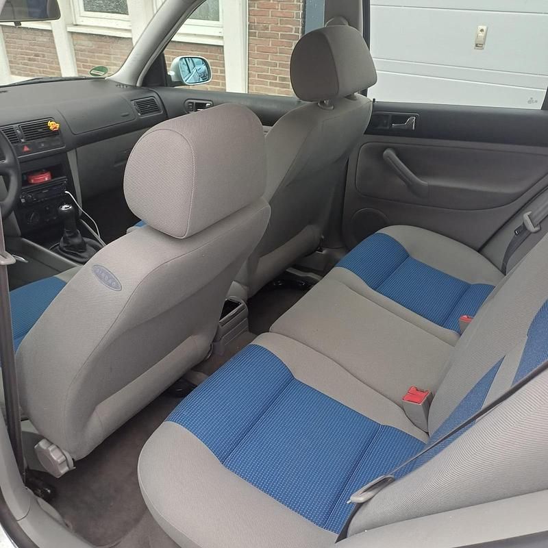 Gebraucht VW Golf IV 75 PS (55 kW) 2001 Silber Kleinwagen