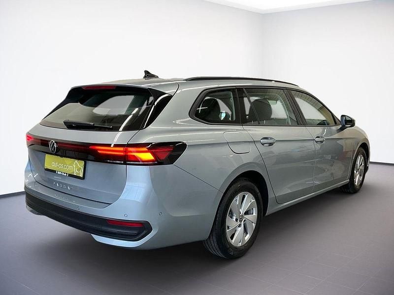 Gebraucht VW Passat 122 PS (89 kW) 2024 Silber Kombi