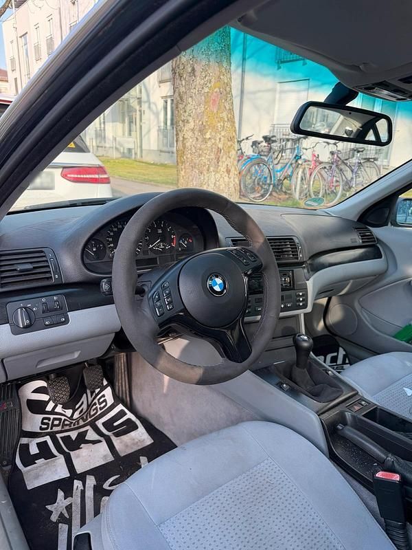 Gebraucht BMW 325 Basis 192 PS (141 kW) 2002 Blau Limousine