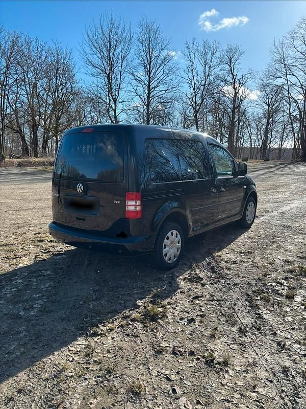 Gebraucht VW Caddy 102 PS (75 kW) 2012 Schwarz Van / Kleinbus