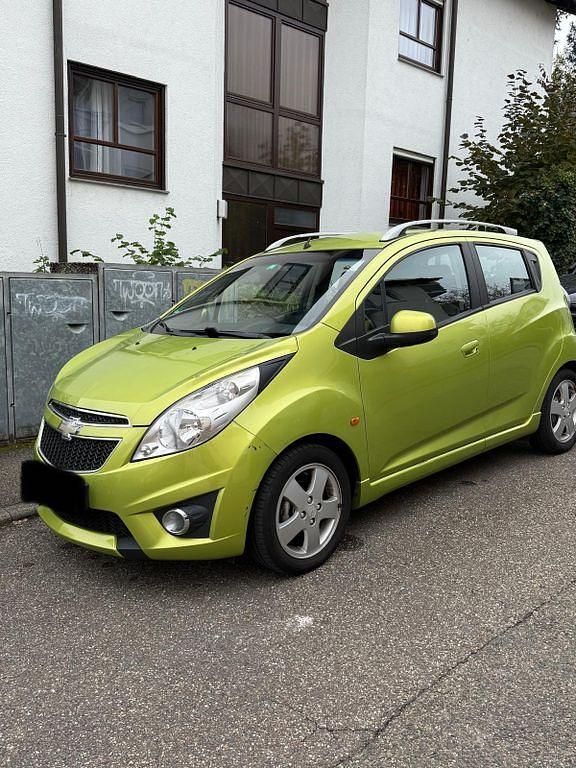 Grün Gebraucht 2011 Chevrolet Spark Kleinwagen | 2.400 € (Fairer Preis) - Bild 1/4