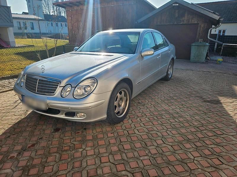 Second-hand Mercedes E200 163 CP (119 kW) 2003 Argintiu Berlinǎ