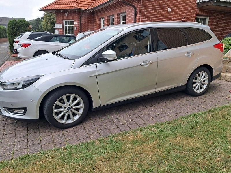 Silber Gebraucht 2016 Ford Focus Titanium Kombi | 10.000 € (Fairer Preis) - Bild 1/4