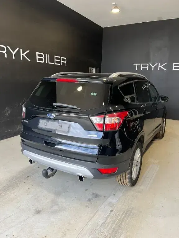 Gebraucht Ford Kuga Titanium 150 PS (110 kW) 2016 Schwarz SUV
