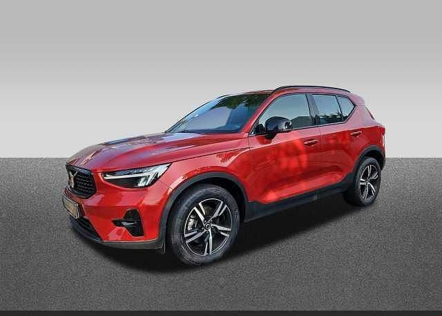 Fusion red / metallic Gebraucht 2022 Volvo XC40 Plus SUV | 35.998 € (Fairer Preis) - Bild 1/4
