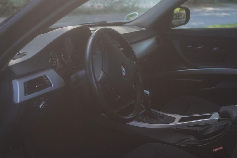 Gebraucht BMW 318 143 PS (105 kW) 2010 Blau Kombi