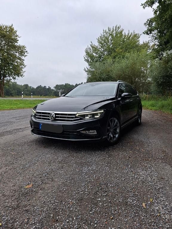 Grau Gebraucht 2020 VW Passat Kombi | 24.650 € (Superpreis) - Bild 1/4