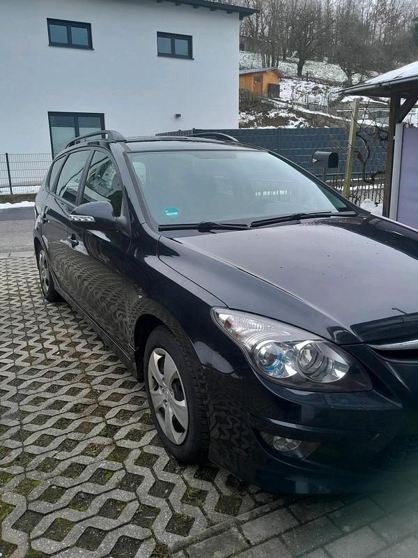 Gebraucht Hyundai i30 90 PS (66 kW) 2011 Schwarz Kombi