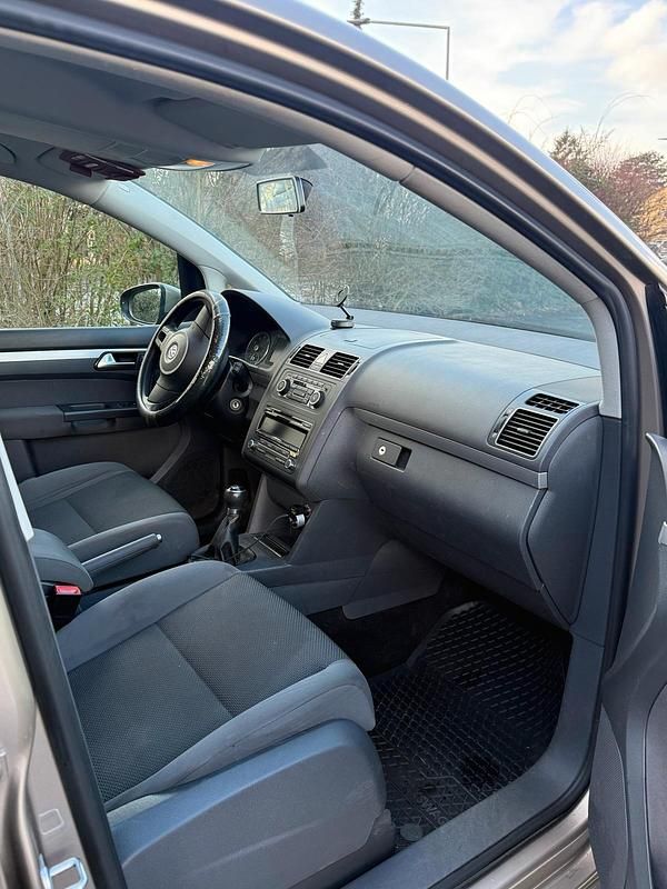 Gebraucht VW Touran 105 PS (77 kW) 2012 Gold Van / Kleinbus