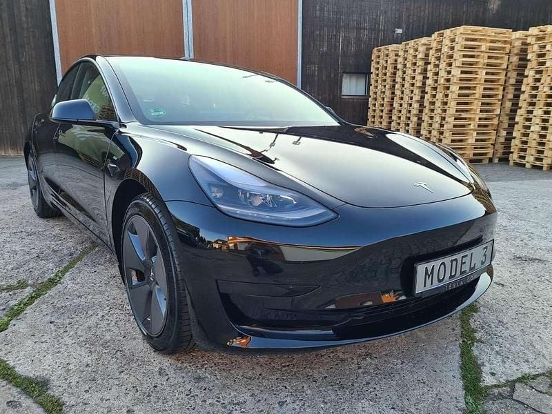 Gebraucht Tesla Model 3 Standard Range 208 kW (283 PS) 2022 Solid black Limousine