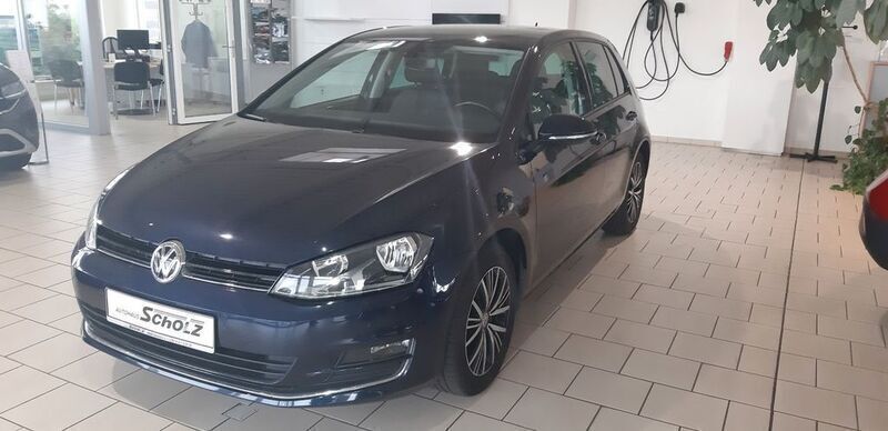 Blau Gebraucht 2017 VW Golf VII Allstar Limousine | 12.900 € (Fairer Preis) - Bild 1/4