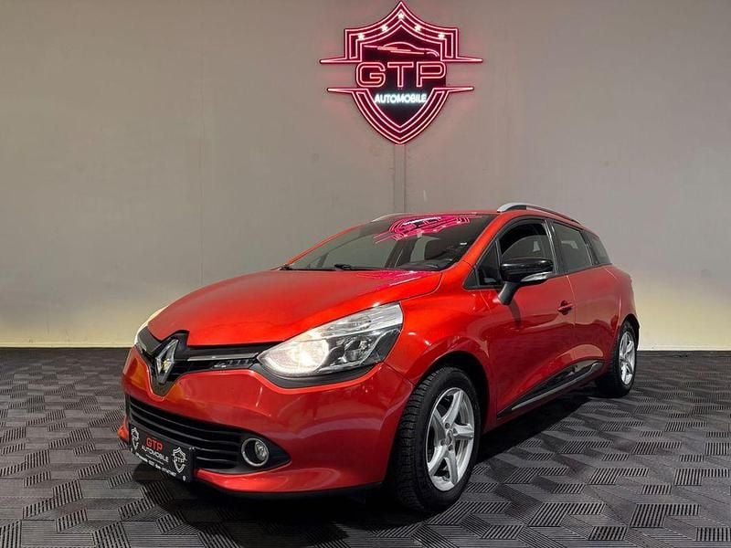 Rot Gebraucht 2015 Renault Clio IV Luxe Limousine | 3.999 € (Fairer Preis) - Bild 1/4