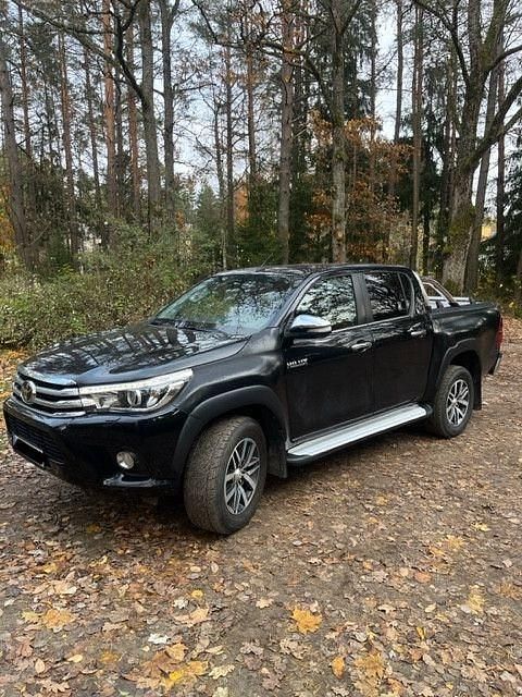 Schwarz Gebraucht 2017 Toyota HiLux Abholung | 25.800 € (Fairer Preis) - Bild 1/4