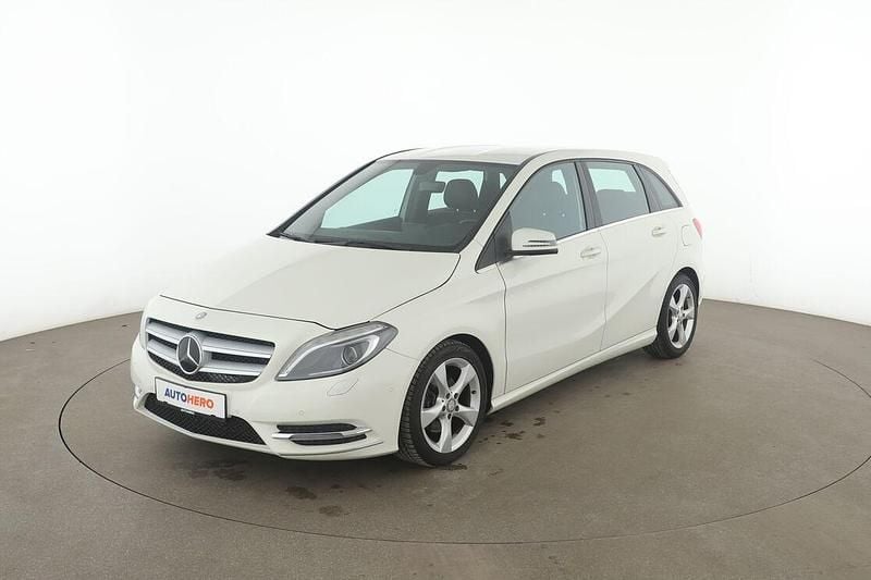 Gebraucht Mercedes B200 156 PS (114 kW) 2014 Weiß Van / Kleinbus