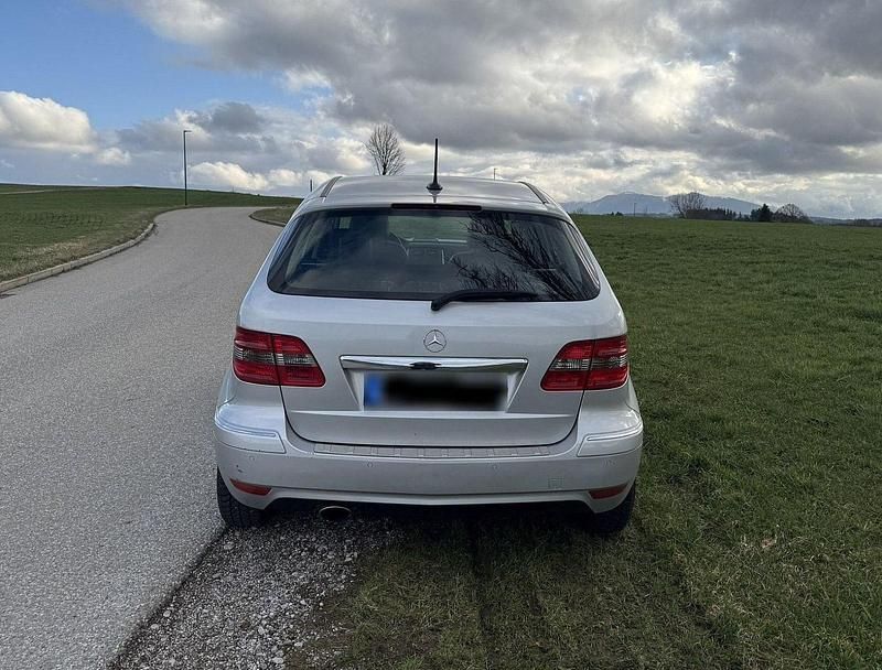 Gebraucht Mercedes B170 116 PS (85 kW) 2009 Silber Van / Kleinbus