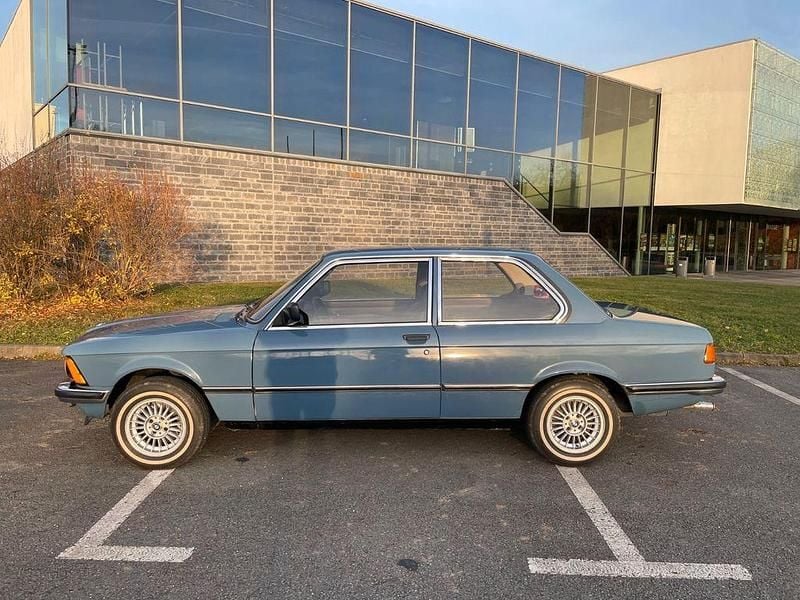 Używany BMW 318 98 KM (72 kW) 1980 Niebieski Sedan/Limuzyna