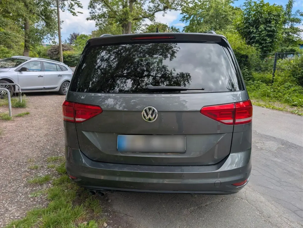 Gebraucht VW Touran Comfortline 150 PS (110 kW) 2020 Grau Van / Kleinbus