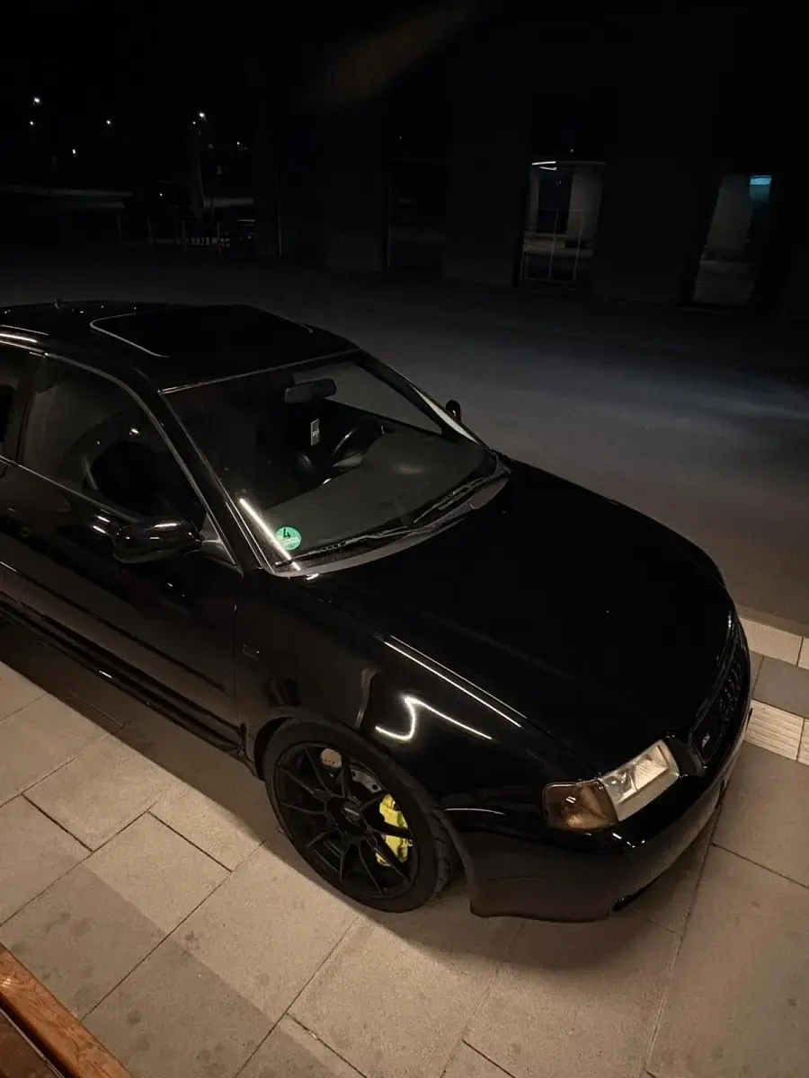 Używany Audi S3 Basis 209 KM (153 kW) 1999 Czarny Hatchback
