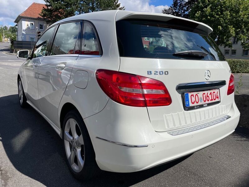 Gebraucht Mercedes B200 136 PS (100 kW) 2013 Weiß Van / Kleinbus