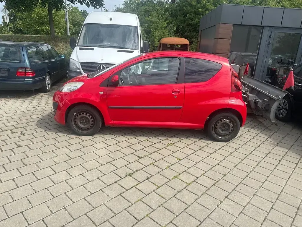 Gebraucht Peugeot 107 Active 68 PS (50 kW) 2013 Rot Kleinwagen