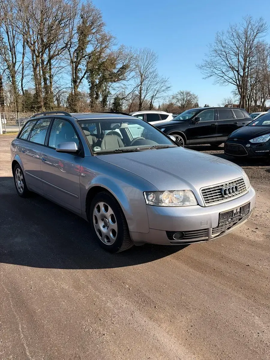 Gebraucht Audi A4 105 PS (77 kW) 2003 Blau Kombi