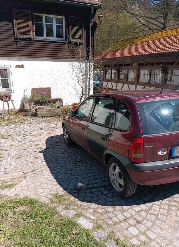 Usata Opel Corsa 65 CV (47 kW) 2000 Rosso Utilitaria