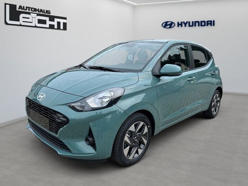 Grün Neu 2025 Hyundai i10 Trend Kleinwagen | 16.990 € (Etwas zu teuer) - Bild 1/4