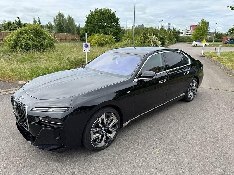 Schwarz Gebraucht 2025 BMW 740 M Sport Limousine | 93.000 € (Superpreis) - Bild 1/4