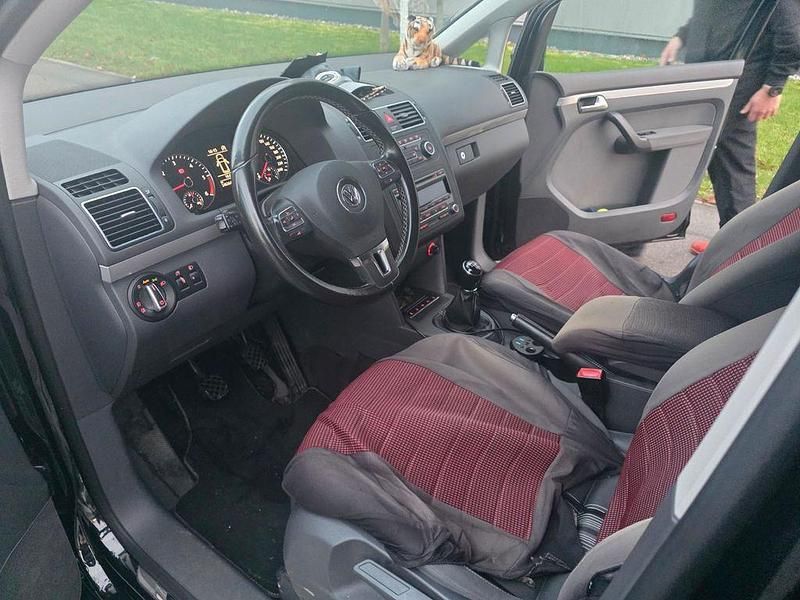 Gebraucht VW Touran Match 105 PS (77 kW) 2012 Schwarz Van / Kleinbus