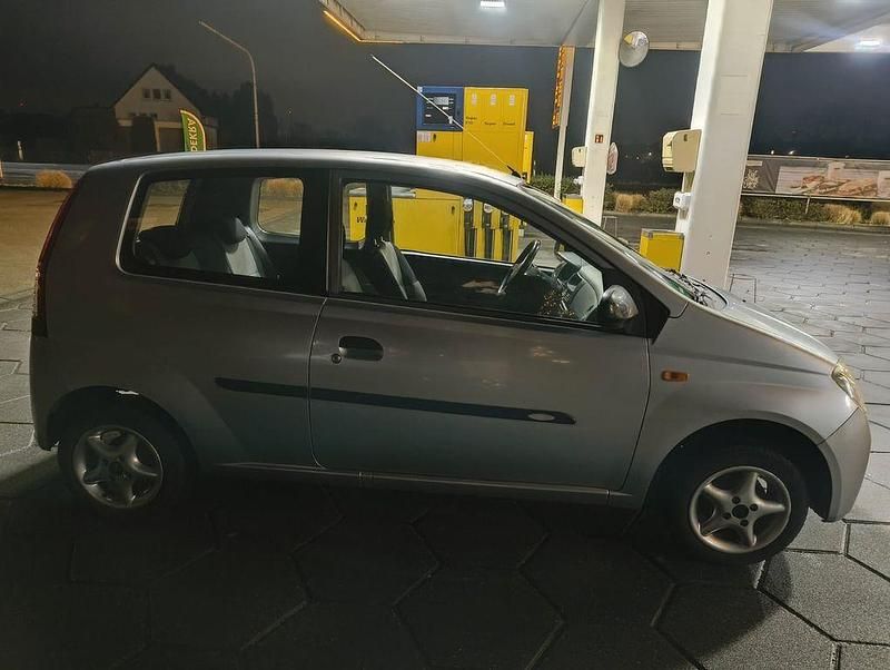 Gebraucht Daihatsu Cuore Plus 58 PS (42 kW) 2003 Silber Kleinwagen