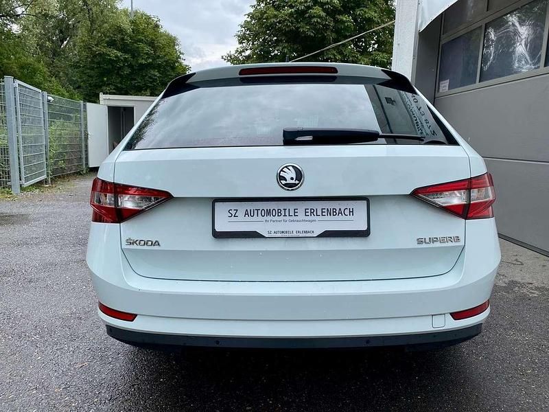 Gebraucht Skoda Superb Ambition 150 PS (110 kW) 2018 Laserweiss Kombi
