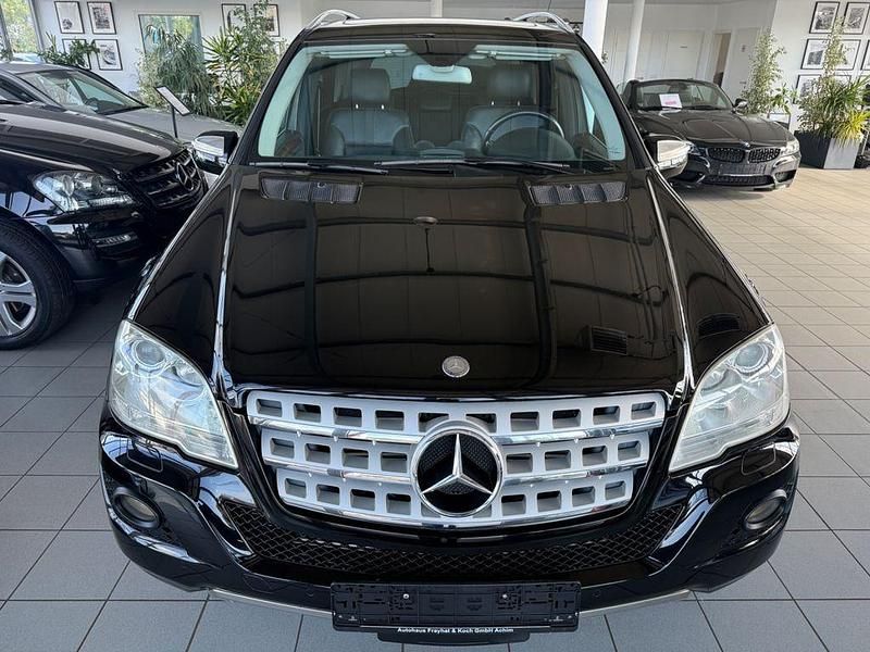 Schwarz Gebraucht 2010 Mercedes ML350 SUV | 18.799 € (Teuer) - Bild 1/4