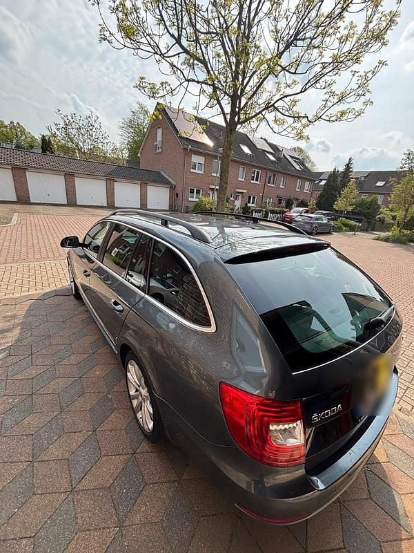 Gebraucht Skoda Superb Elegance 125 PS (91 kW) 2014 Grau Kombi