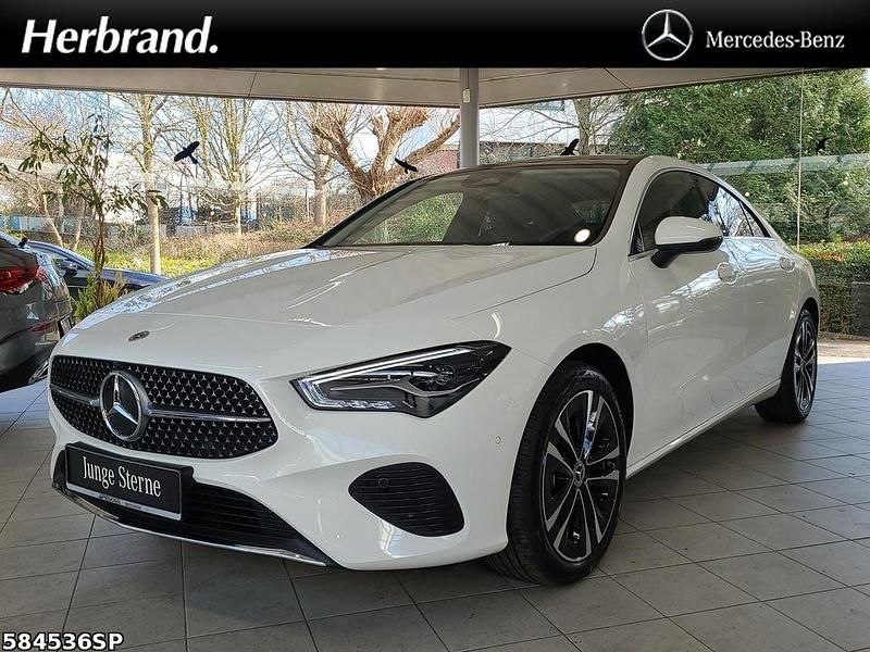 Weiß Gebraucht 2024 Mercedes CLA180 Progressive Limousine | 31.790 € (Fairer Preis) - Bild 1/4