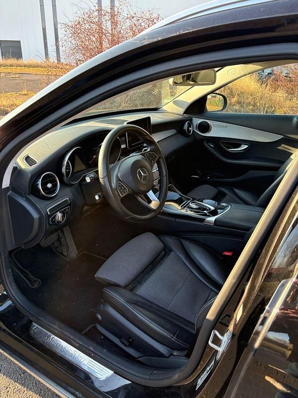 Gebraucht Mercedes C180 Avantgarde 156 PS (114 kW) 2016 Schwarz Kombi